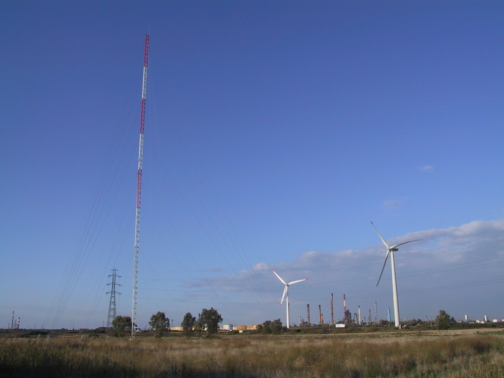 Pylne anmomtrique haubann pour champ d'oliennes